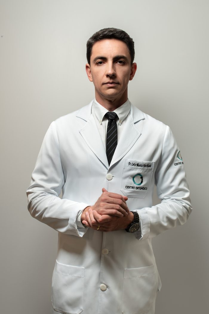 Dr. Carlos Maurício de jaleco